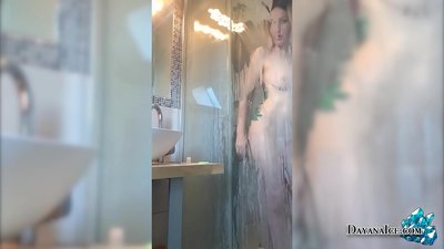 Leanbh le Butt Juicy Masturbates sa chith