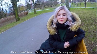 Shlogtar cum te strainséir ar airgead - blowjob sa pháirc le Eva Elfie