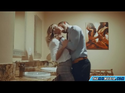 ❤️ Nuair a mheallann blonde busty tú i seomra scíthe poiblí ☑ Gnéas ardchaighdeáin ag ga.com-porn-mz.ru